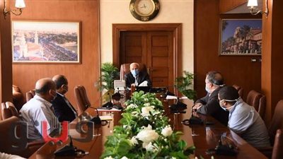 محافظ بورسعيد يشدد على الانتهاء من  رفع كفاءة الصرف الصحي بالمنطقة الصناعية