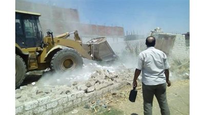 إزالة 20 حالة تعد على أملاك الدولة في حملة مكبرة بملوي في المنيا