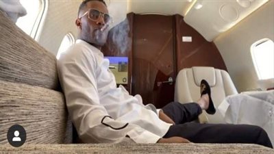 محمد رمضان يستعرض طائرة خاصة في الإمارات ويرقص على أغانيه