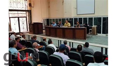 رئيس مدينة ملوى يعقد اجتماعا لإجراء حصر دقيق للمباني المخالفة