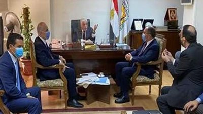 محافظ جنوب سيناء يبحث مع 