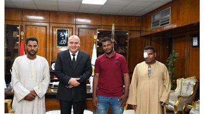 محافظ قنا يقرر تعيين 4 مواطنين من أهالي الشهداء بالوحدات المحلية