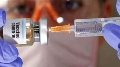 باحث في أمراض الفيروسات ببريطانيا يكشف مفاجأة في تعليق تجربة لقاح أوكسفورد