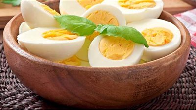 استشارى تغذية: البيض برئ من الكوليسترول ومهم بعد الأربعين