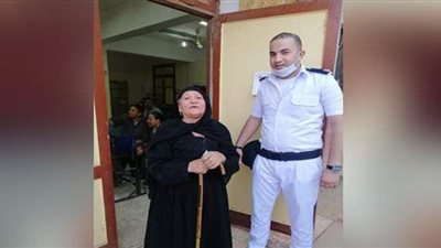 مسنة تشارك في انتخابات مجلس الشيوخ بأسيوط 