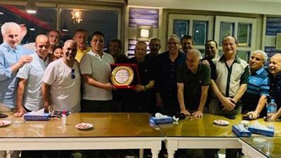 جيل الأهلي الذهبي يكرم حسام البدري | صور