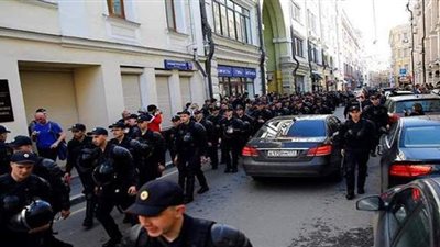 قبل أيام من الانتخابات المحلية.. الشرطة الروسية تداهم مقار جماعة معارضة