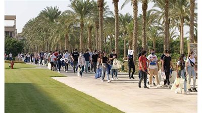 1200 طالب ينتظمون فى الأسبوع الأول بالدراسة بالجامعة الأمريكية