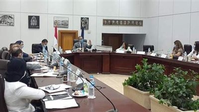 خالد العناني يجتمع مع أعضاء لجنتي الفعاليات والأحداث الداخلية