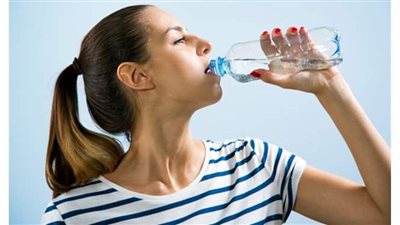 6 أسباب تجعلك تتناول ما لا يقل عن 8 أكواب من الماء يوميا