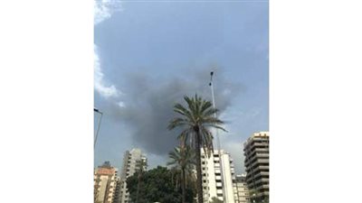 الدفاع المدني اللبناني يحاول السيطرة على حريق مرفأ بيروت