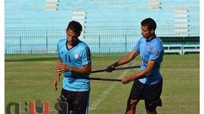 الأخميمي ينضم لتدريبات المحلة عقب شفائه من الرباط الصليبي