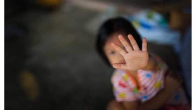 النيابة تأمر بالتحفظ على هاتف مدرب قام بتصوير أطفال اثناء اعتدائه عليهم جنسياً