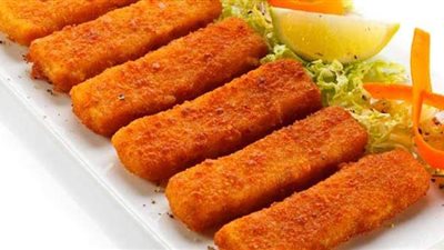وصفة مغذية.. طريقة عمل أصابع السمك المقلية