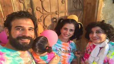 حنان مطاوع تحتفل بعيد ميلاد ابنتها الأول وتنشر صورها برفقة والدها