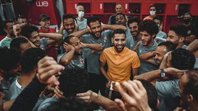 لاعبو الأهلي يحتفلون بزيارة مؤمن زكريا اليوم لملعب التتش | صور