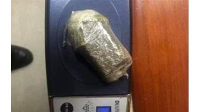 وضعها في مكان حساس.. ضبط لفة حشيش بحوزة راكب بمطار القاهرة