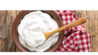 علبة الزبادي.. فيها كام سعر حراري؟ خبيرة تغذية تُجيب