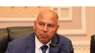 سيدة  القطار تنهي خلاف وزير النقل والإبراشي.. والوزير يهديها اشتراكا مدى الحياة