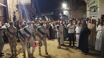 وسط هتافات ضد الإخوان.. الآلاف يشيعون جثمان شهيد سيناء بمسقط رأسه بالدقهلية | صور