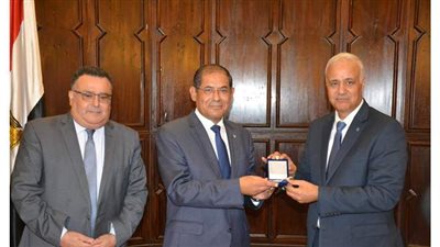 جامعة الإسكندرية تستعرض خطة الدراسة بنظام التعليم الهجين