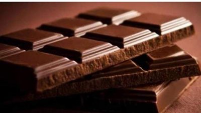 في اليوم العالمي للشوكولاتة.. ٤ نصائح تحميك من أضرارها