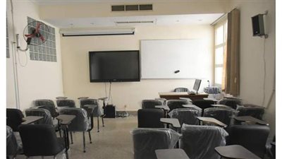 118 شاشة ذكية في 4 كليات بجامعة القاهرة كمرحلة أولى للتحول الرقمي