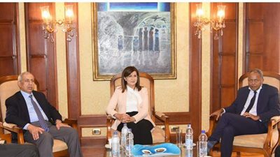 الهجرة تتفق مع الأكاديمية العربية للعلوم  على تدريب الشباب على أنظمة العمل عن بُعد