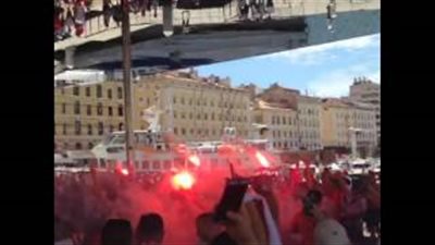 بالفيديو.. الشرطة الفرنسية تستخدم المياه لتفريق المتظاهرين البولنديين