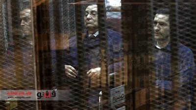 وصول علاء وجمال مبارك إلى «الأكاديمية» لمحاكمتهم في قضية البورصة
