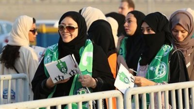 السيدات في الملاعب السعودية للمرة الأولى في تاريخ المملكة( صور)