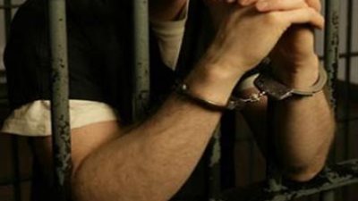 ثلاثة عاطلين يطعنون عاملا منعهم من معاكسة شقيقته بإمبابة