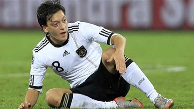 أوزيل رجل مباراة ألمانيا مع أيرلندا في «يورو 2016»