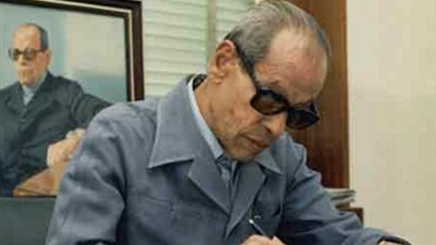 نجيب محفوظ يكتب: حياتي مثل تورتة الفرح