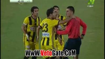 أحمد علي يرفض التعليق على طرده من مباراة المقاصة والمقاولون