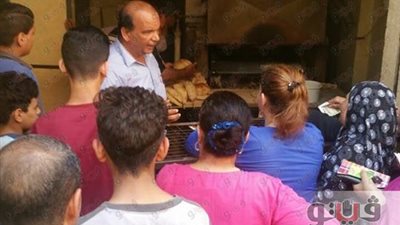 طوابير الخبز تعود للقليوبية.. «مستحقات التأمين» تجبر المخابز على غلق أبوابها.. 48 ساعة عطلة في طوابين الخصوص.. أهالي طوخ يثورون ضد القرار.. والتموين: 90% التزموا والمخابز الممتنعة تغلق للأبد