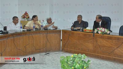 بالصور.. محافظ أسيوط يشدد على إنارة كل الطرق الرئيسية والسريعة تجنبًا للحوادث