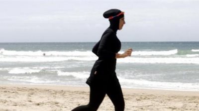 القضاء الفرنسي يعلق قرار حظر «البوركيني»