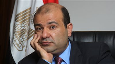 الموقف القانوني لوزير التموين المستقيل.. فقيه دستوري: محاكمة رئيس الوزراء سياسيا وخالد حنفي جنائيا.. باحث قانوني: الوزير وضع نفسه في مأزق لعدم حضوره جلسة البرلمان.. وأستاذ قانون: يجب انتظار التحقيقات