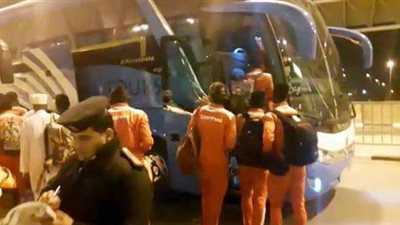 وصول بعثة سيمبا التنزاني إلى مطار القاهرة لمواجهة المصري (صور)