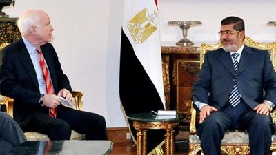 بالصور.. أذرع إخوانية في الإدارة الأمريكية.. جون ماكين سيناتور الجماعة المجهول.. آن باترسون تفقد وظيفتها في «البنتاجون» بسبب محمد مرسي.. واتهامات لمساعدة «كلينتون» بدعم «الإره