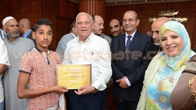 بالصور.. محافظ بورسعيد يكرم أوائل الشهادة الابتدائية والإعدادية
