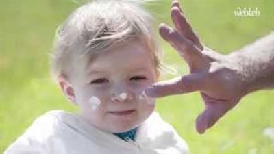 بالفيديو.. أفضل طرق الاعتناء ببشرة طفلك الرضيع