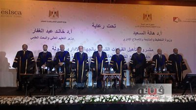 وزير التعليم العالى يشهد تخريج المشاركين ببرنامج «إعداد القيادات» بالجهاز الإداري