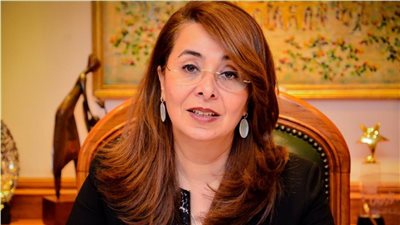 توزيع 5 حزم إعانات على الأولى بالرعاية في الوادي الجديد