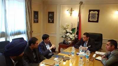 وزير قطاع الأعمال العام يلتقي وفدا من مجموعة «ماهيندرا» الصناعية