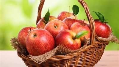 الفوائد الصحية والجمالية لتناول تفاحة على السحور