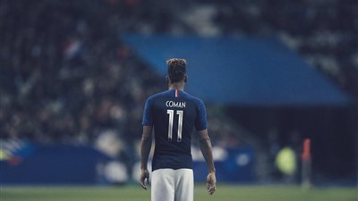 منتخب فرنسا يكشف عن قميصه بالمونديال (صور)