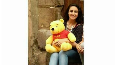 شاهد.. ماذا فعلت فتاة مع شقيقتها بسبب ارتدائها ملابسها دون علمها