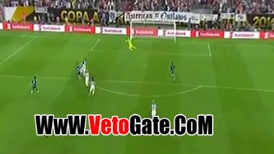 بالفيديو.. حارس أمريكا يتصدى لـ «تسديدة ميسي»